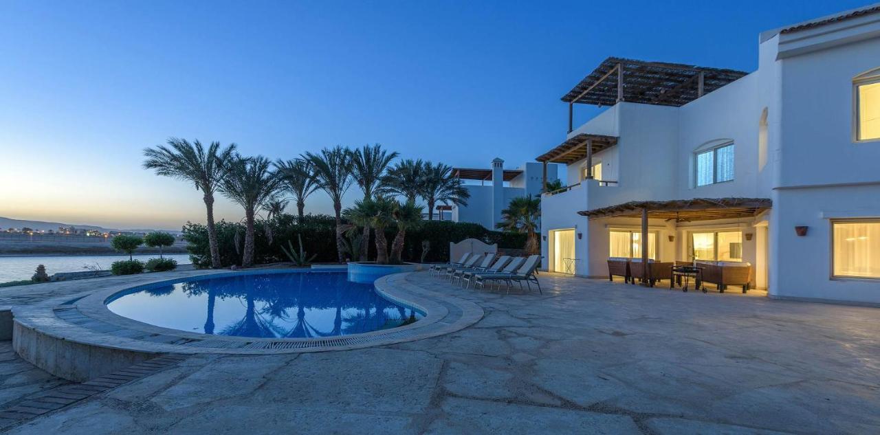 Beautiful 4 Bedroom White Villa With Heated Pool Hurghada Exteriér fotografie